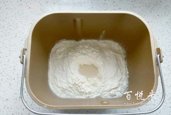 特别适合新手小白尝试的牛奶面包，做法简单容易操作